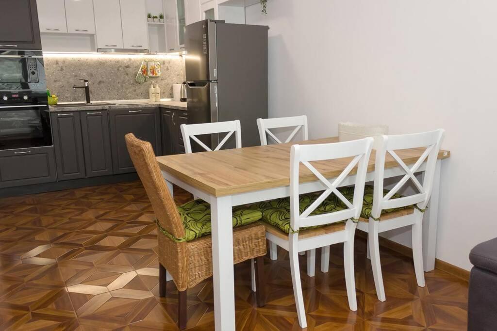 Perfect Summer Vacation Rental - One-Bedroom Flat By Flat Mаnager Topola Zewnętrze zdjęcie